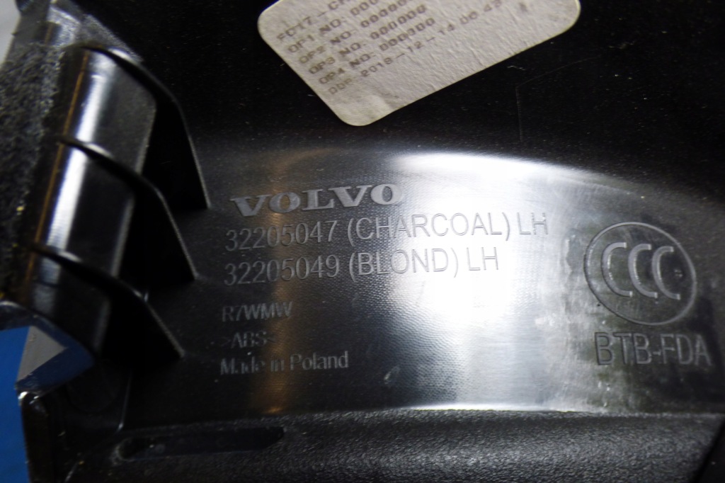 фото №4, Заглушка защита багажника левая правая 32205047 32205048 volvo v60 ii iii