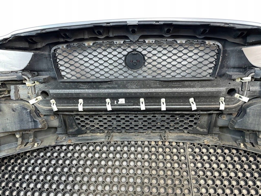 фото №15, Бампер перед передний pdc решётка радиатора jaguar xe x760 r-sport код лакокрасочного покрытия: lkh 15-