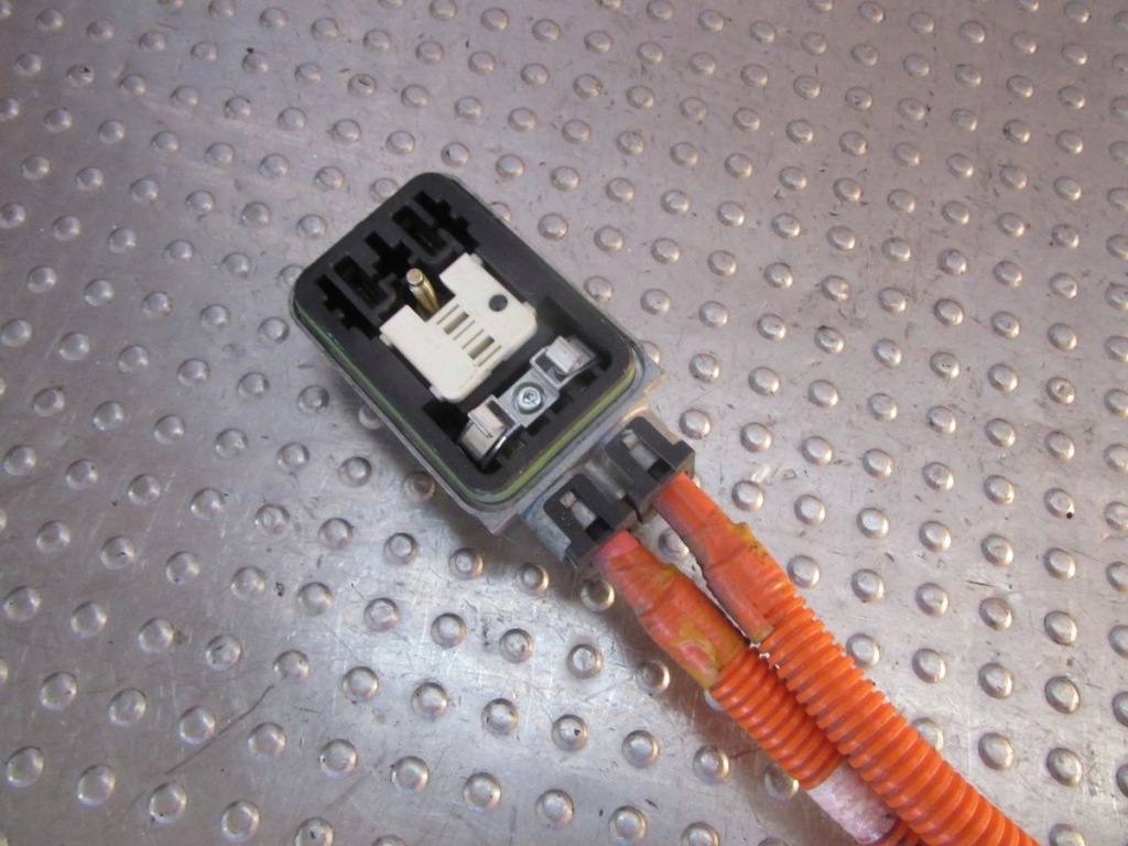 фото №3, Chevrolet volt 2013 клема шланг акумулятора