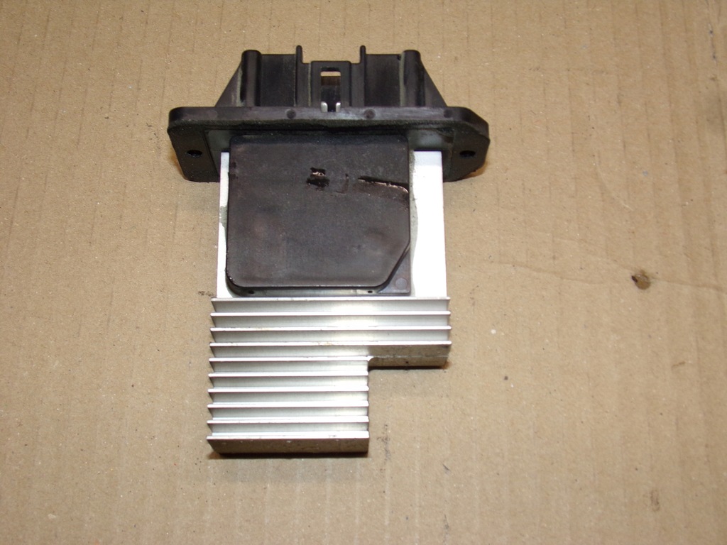 фото №1, Резистор вентилятор previa ii europa