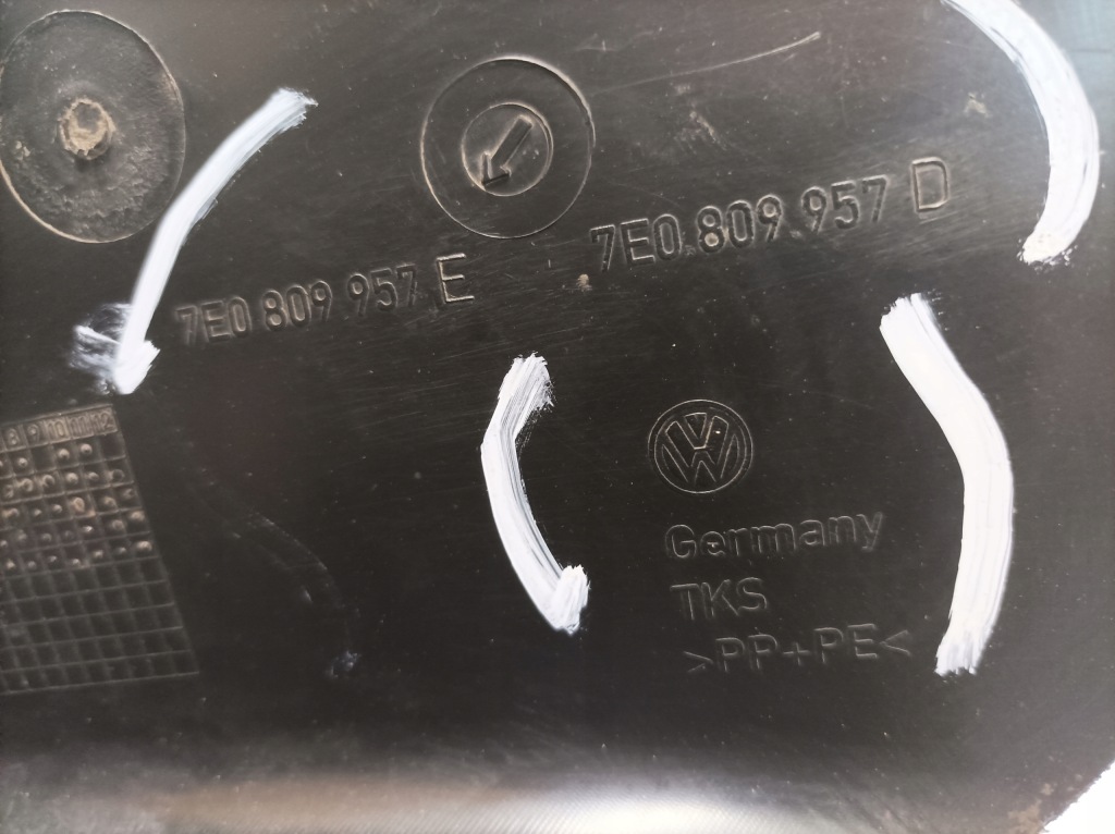 Подкрылок левый перед vw t6 7e0809957e 7e0809957d с Разборки