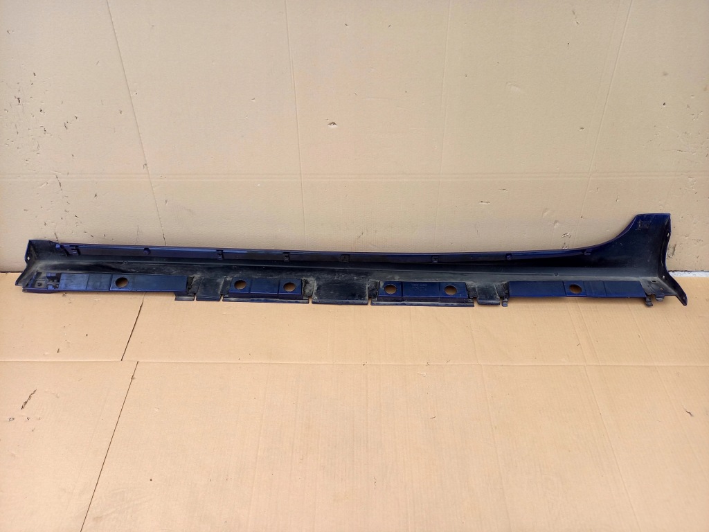 фото №3, Toyota yaris iv 4 порог молдинг порог правая