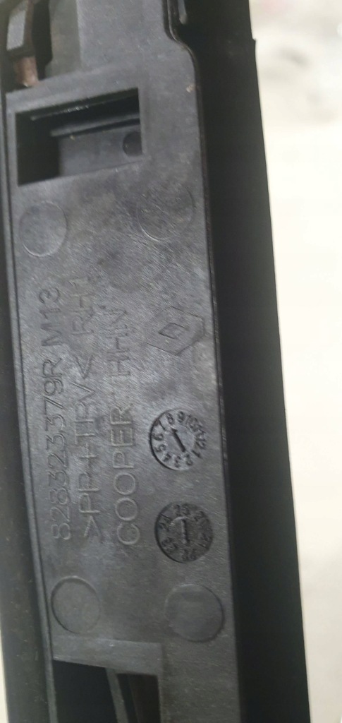 Молдинг двері задня правий renault austral 828323379r в Україні