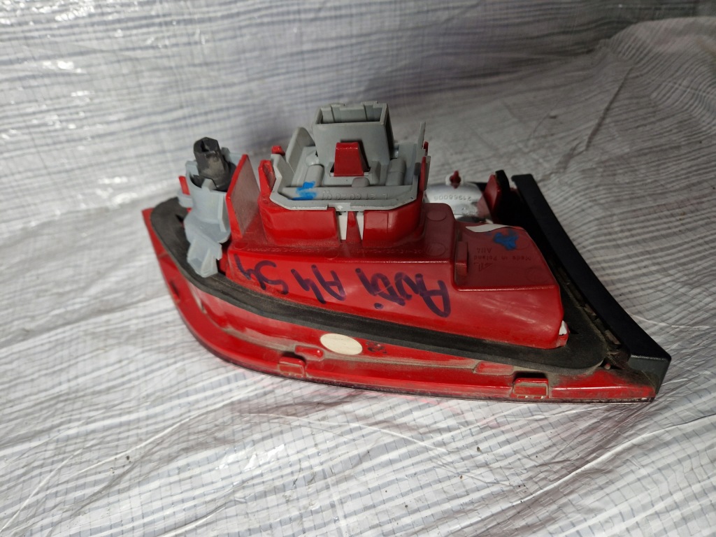 фото №4, Audi a4 s4 лампа крышки задний задняя