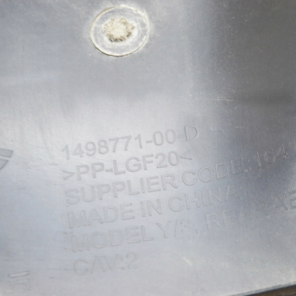 Tesla model 3 2022 накладка средняя подвеска Недорого