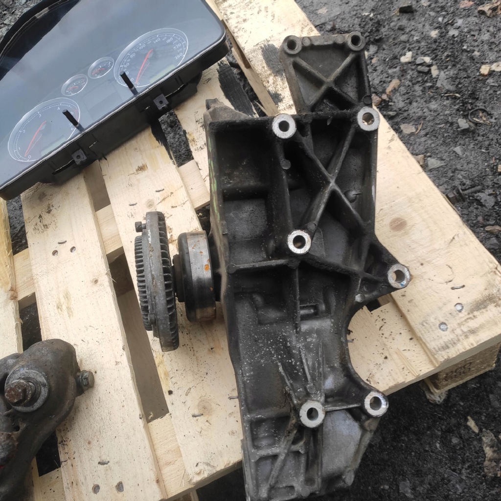 Кронштейн генератора натяжитель вязкостная муфта passat b5 audi a6 c5 2.0b azm 06b903143k в Украине