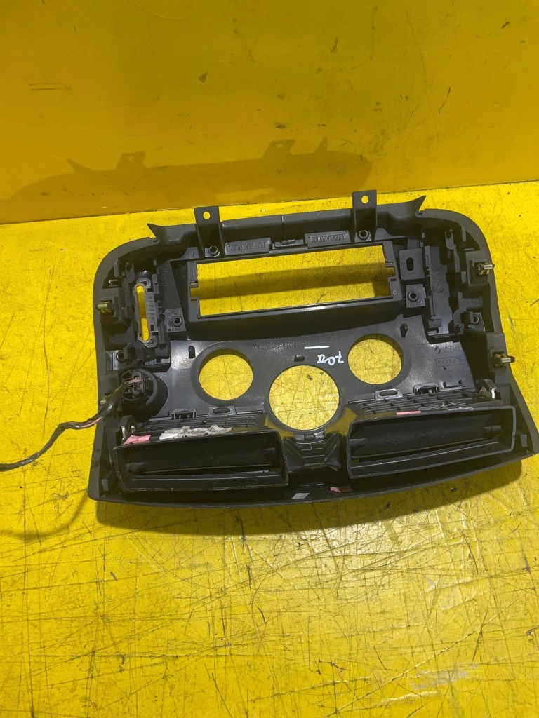 Renault scenic 2 - панель  средняя в Украине