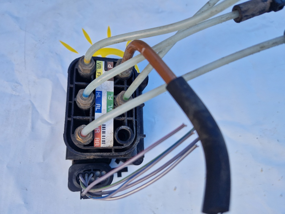 Купити Розподільник клапан підвіска airmatik mercedes a0093200058