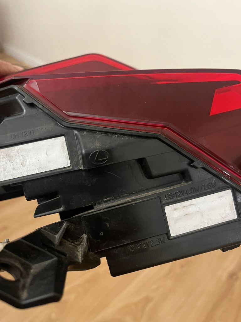 Lexus ux250h фара правый  задний  задняя led с Разборки