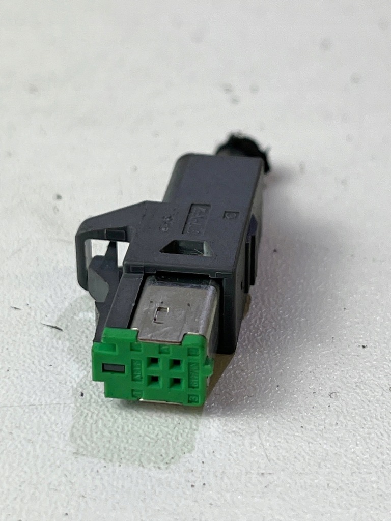 фото №5, Роз'єми штекер колодка зчитувач навігації mazda 3 bm