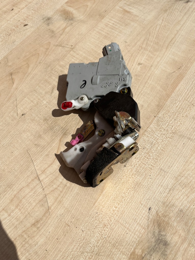 фото №5, Nissan patrol gu4 05r y61 замок правый задняя