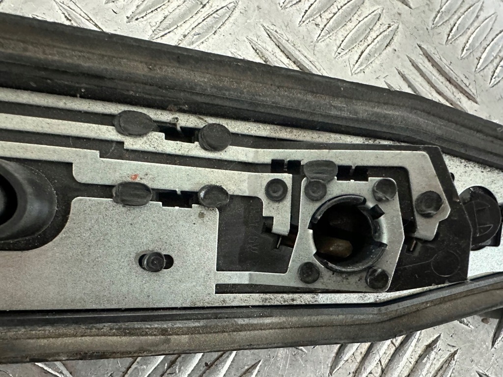 Opel corsa c вкладыш лампы левый задний  штекер valeo Недорого