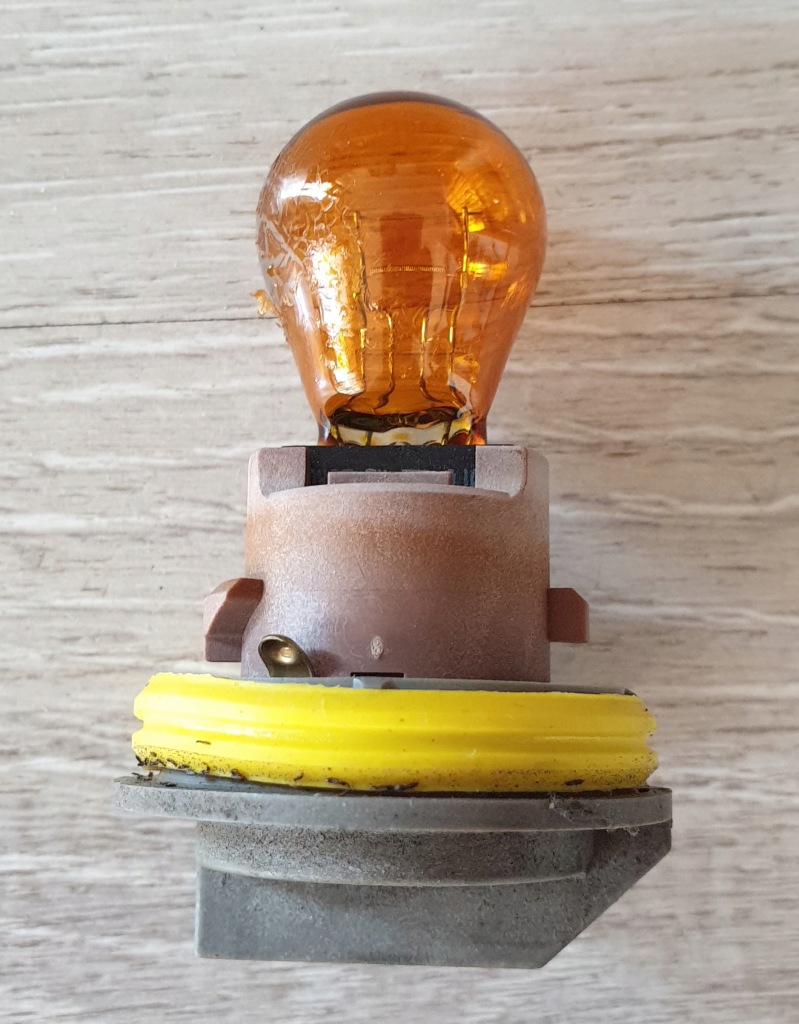 фото №1, Цоколь разъём лампочка jeep cherokee liberty kj