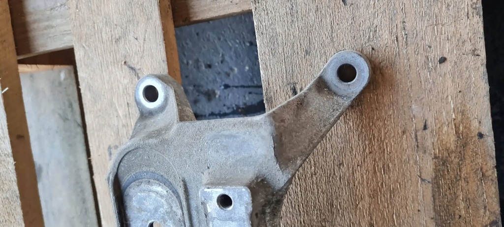 фото №6, A4 b9 8w кронштейн кронштейн коробки передач 2.0 tdi 8w0399118c a5 8w