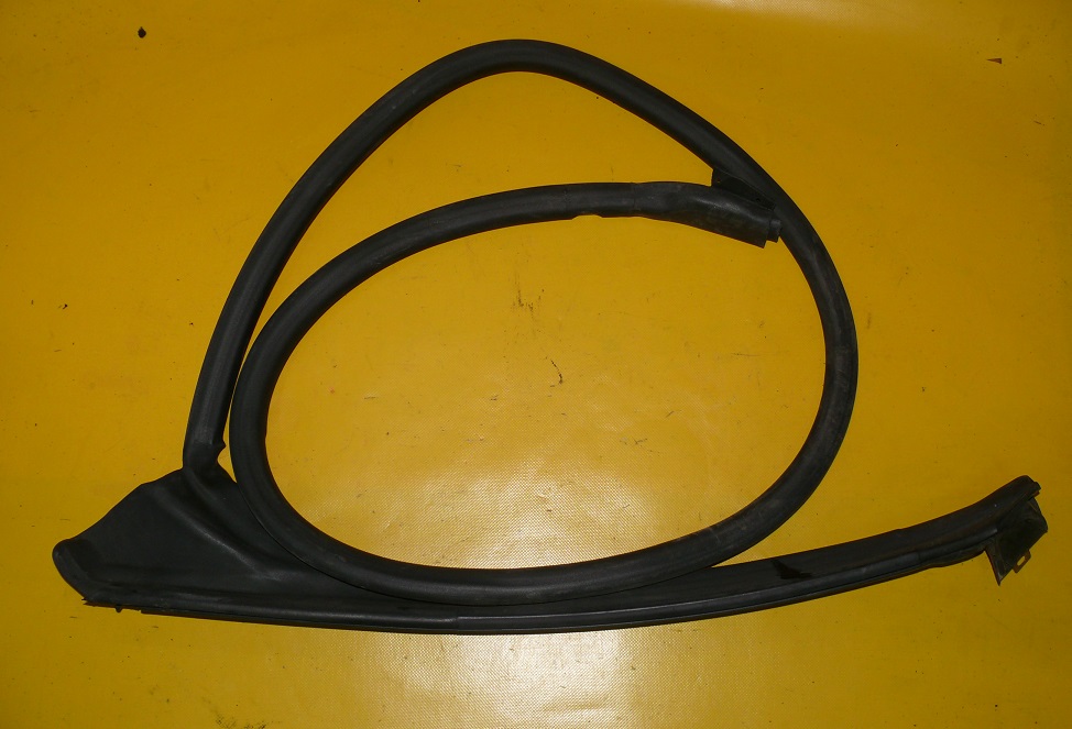 фото №1, Прокладка двері правий перед audi a4 b6 cabrio