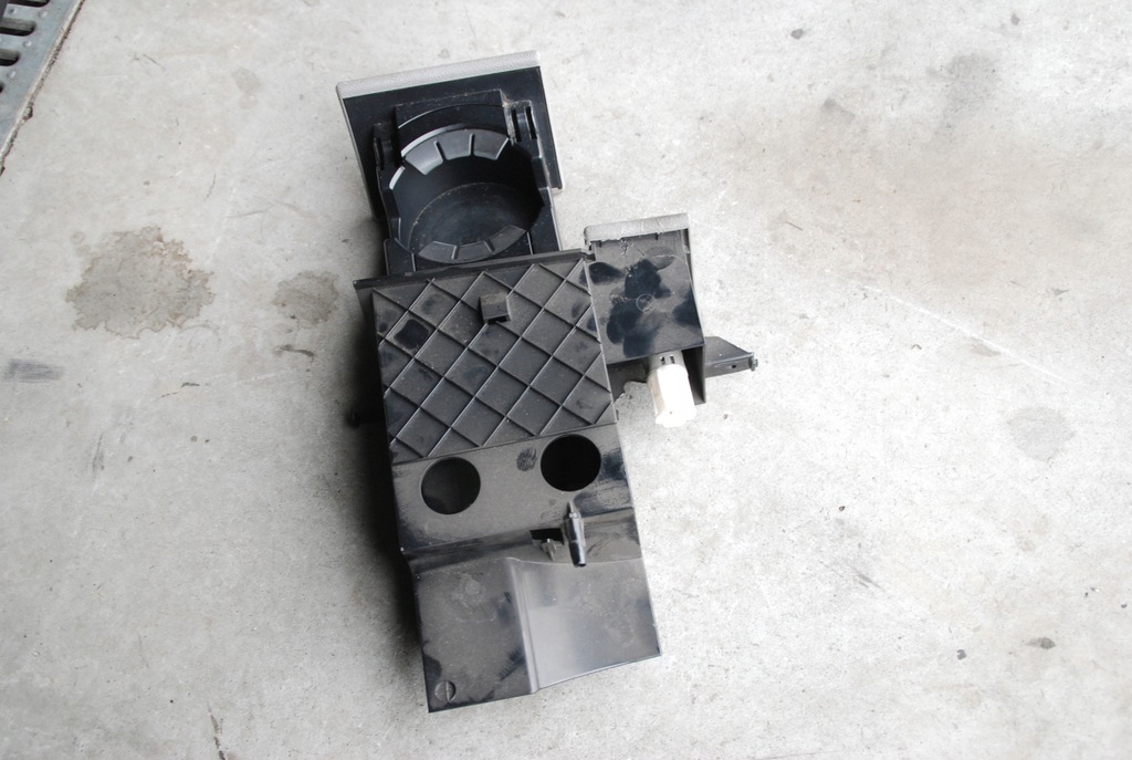 фото №4, Кронштейн na напитки vw transporter 7h1858601