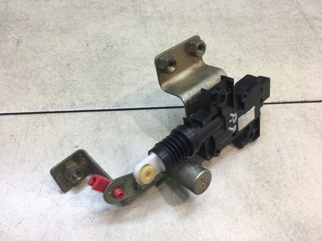 фото №5, Привод замка правый задняя pt cruiser 05027198ad