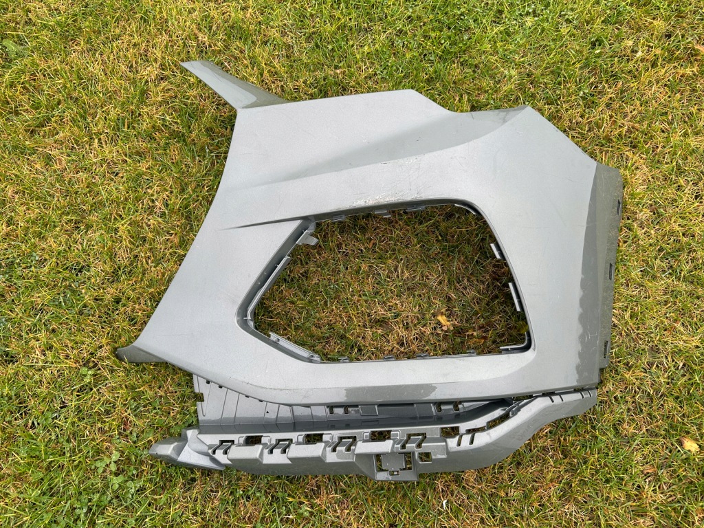 Купити ! audi q3 83a807437 бампер перед !