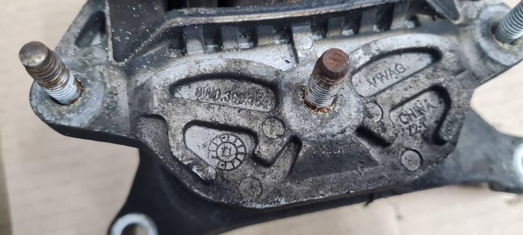 фото №7, A4 b9 8w кронштейн кронштейн коробки передач 2.0 tdi 8w0399118c 8w0399262ae a5 8w