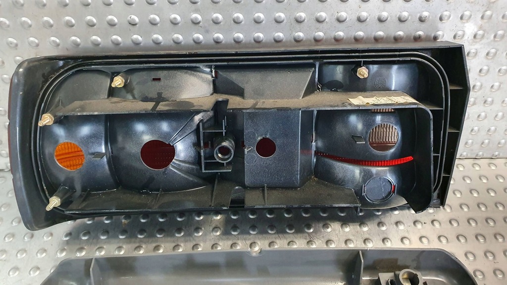 фото №8, Лампа задня права bmw 3 e30 1380858 82-