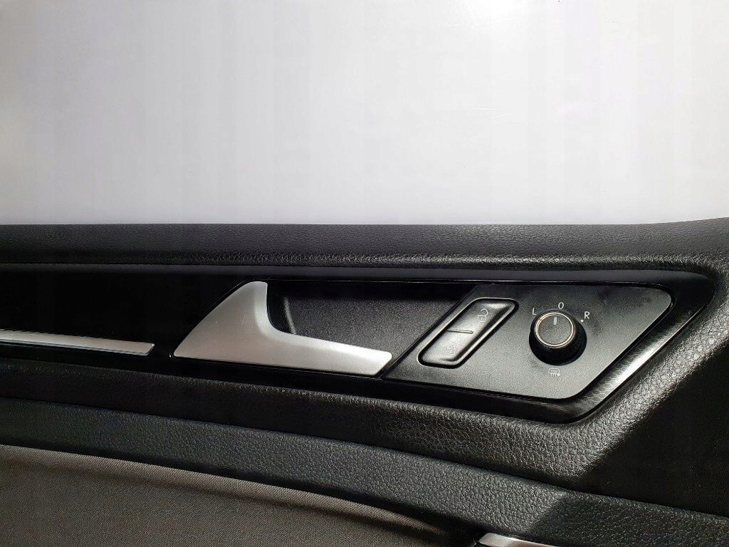 Купити Volkswagen golf vii 2015 комплект обшивка дверей 5g4867011bn quarzit сірі