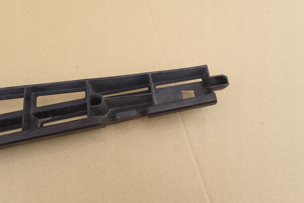 Opel оригинальный номер 13238837 направляющая бампера Киев