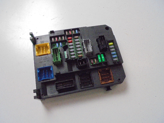 фото №1, Коробка предохранителей peugeot 308 ii t9 1.2 thp 2015 rok