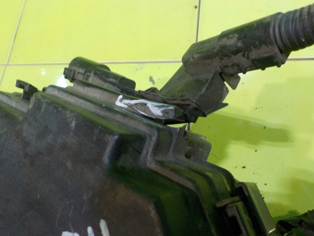 фото №6, Honda civic viii 1.4 i-dsi 07r sedan 4d коробка предохранителей