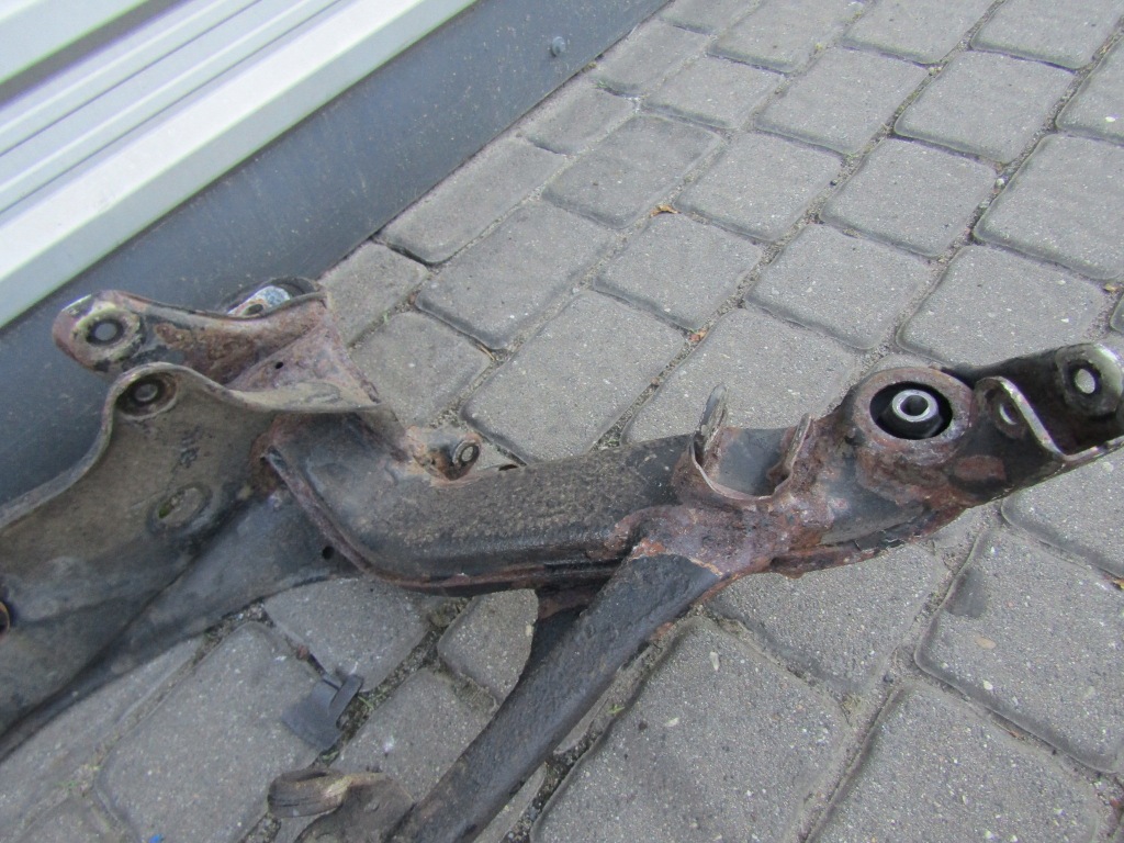 3 mercedes w124 балка задняя подрамник подвеска задние задний  sedan kombi coupe Киев