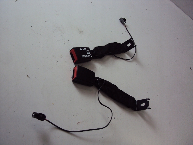 фото №1, Замки ремней задняя renault twingo iii 16r