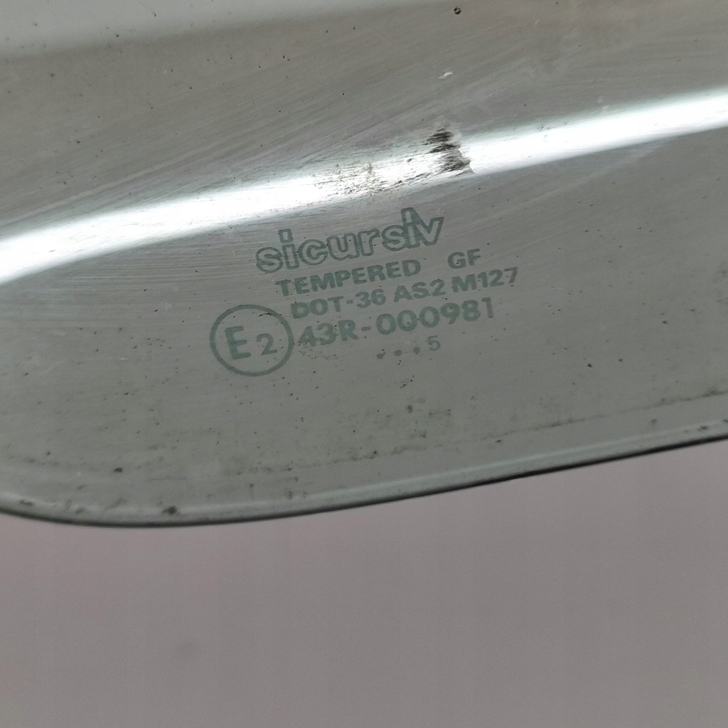 фото №6, Land rover defender 2005 стекло задняя