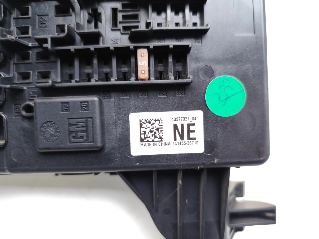 Vauxhall insignia рамка / модуль запобіжників 2.0 cdti дизель 13277321 2010 Зі Шроту