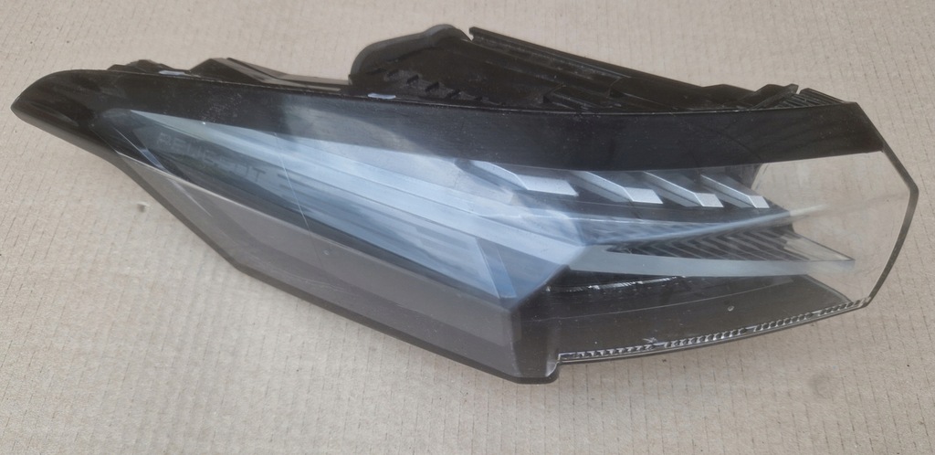 фото №1, Peugeot 308 iii t10 gt лампа левая задняя led