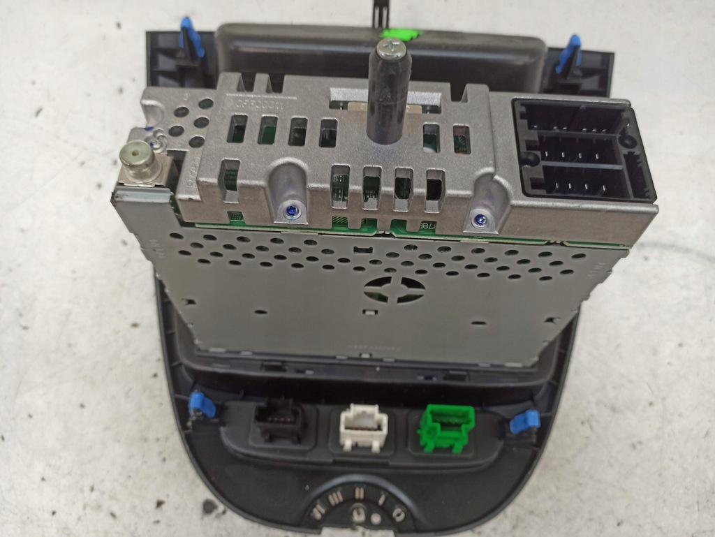 фото №11, Toyota aygo радио cd aux панель полка 86120-0h010