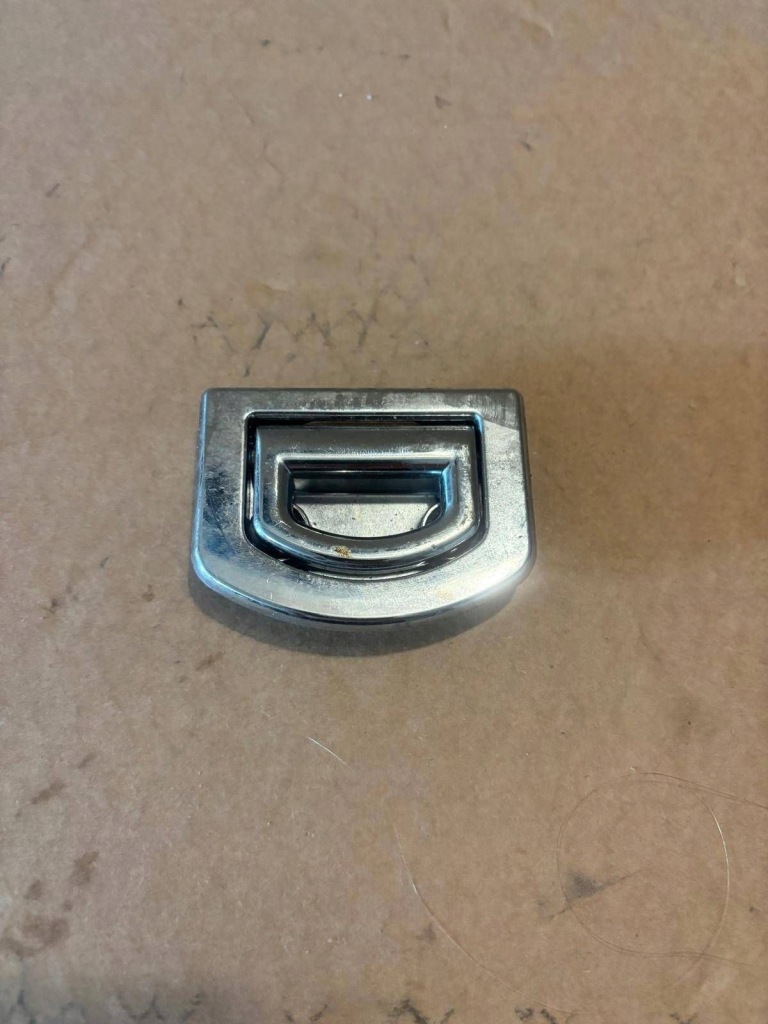 фото №1, Porsche cayenne 92a зачіп багажника 1k0864203