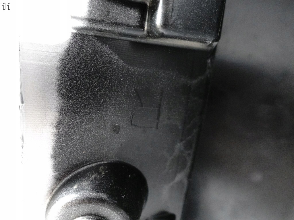 фото №12, Toyota bz4x ea10 22- уголок корпус бампера задняя правый na 2 датчики pdc