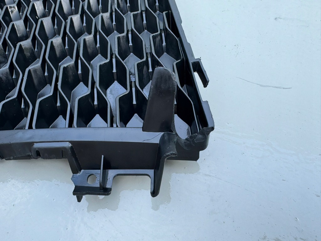 Jaguar f pace x761 16r- решётка бампера левая перед передняя с Разборки