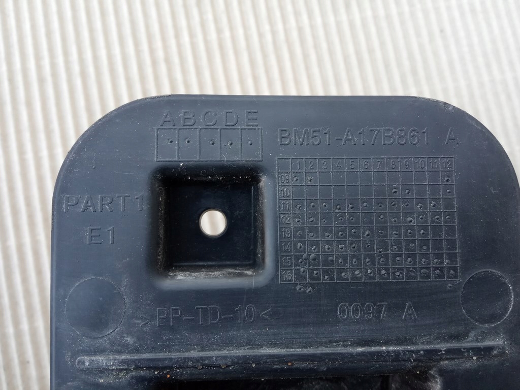 фото №9, Ford focus mk3 hb 5d - напрямна абсорбер бампера задня