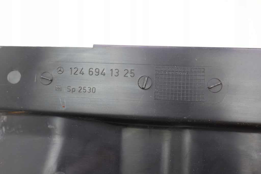 Mercedes-benz w124 защита поперечина заднего 1246941325 Киев