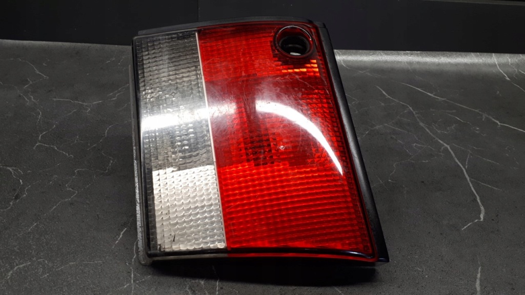 4398582 лампа кришки правий задній saab 900 Ціна