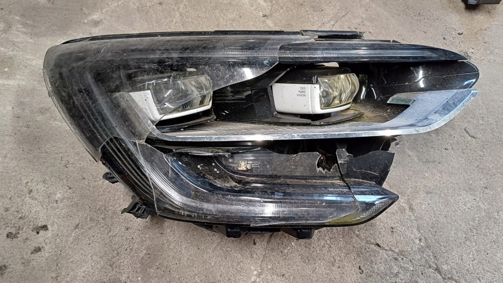 фото №1, Renault megane iv лампа правая передняя led pure vision europa