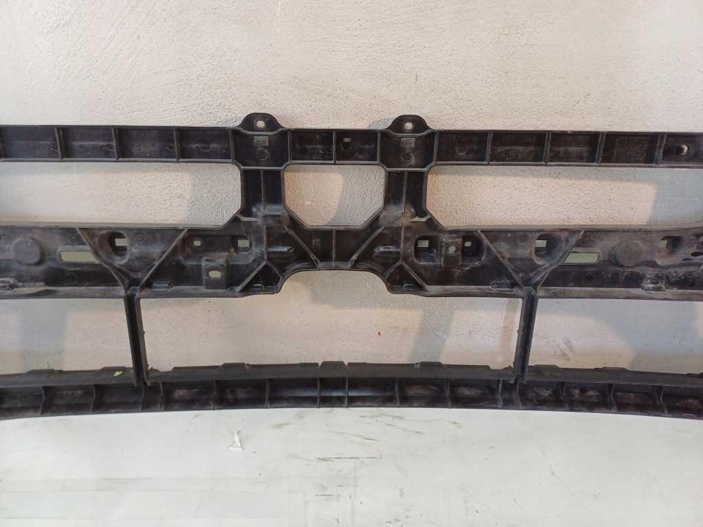 Решітка напрямна підсилювач бампера перед audi e-tron 4ke 18- Доставка