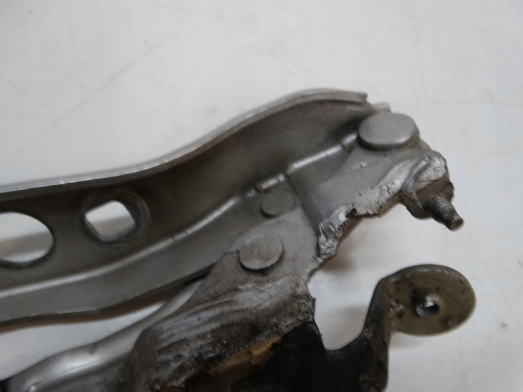 фото №12, Петля капот правый skoda octavia ii 1z0823302c