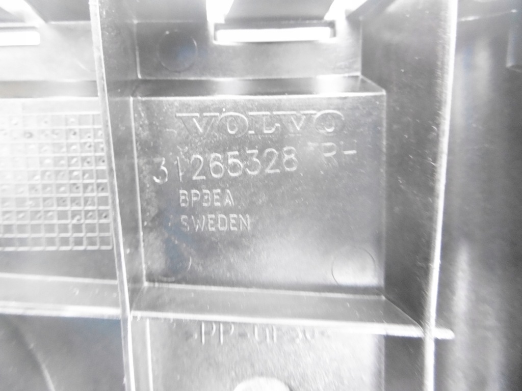 фото №10, Напрямна бампера правий задня volvo v70 iii xc70 07-16