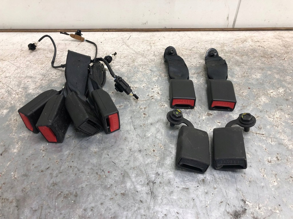 фото №1, Защёлки поперечина задняя 2 i 3 ряд nissan qashqai +2 j10 комплект