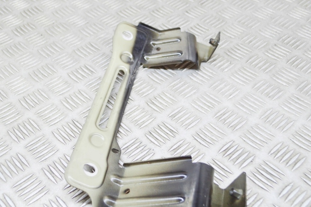 фото №5, Audi q8 передній правий кронштейн крила 4m8821432 3.0 hybrid 210kw 2021