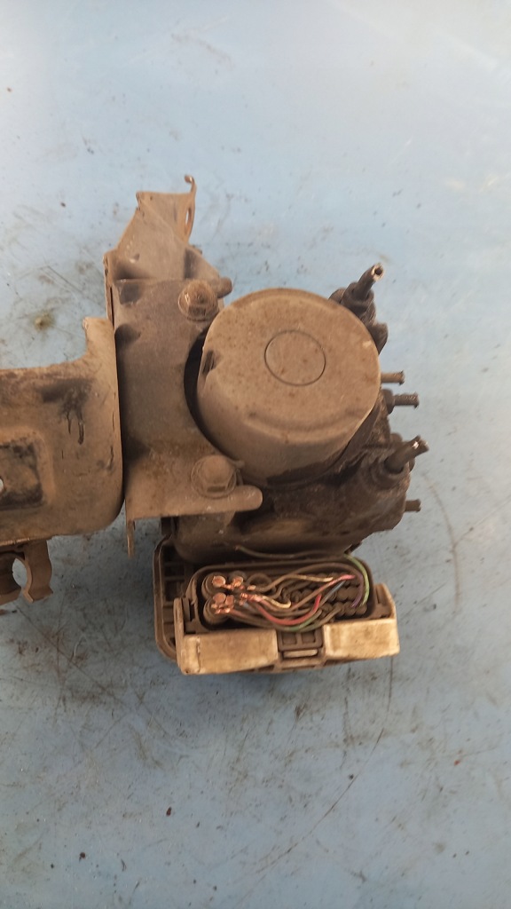 фото №2, Насос abs toyota previa 01r