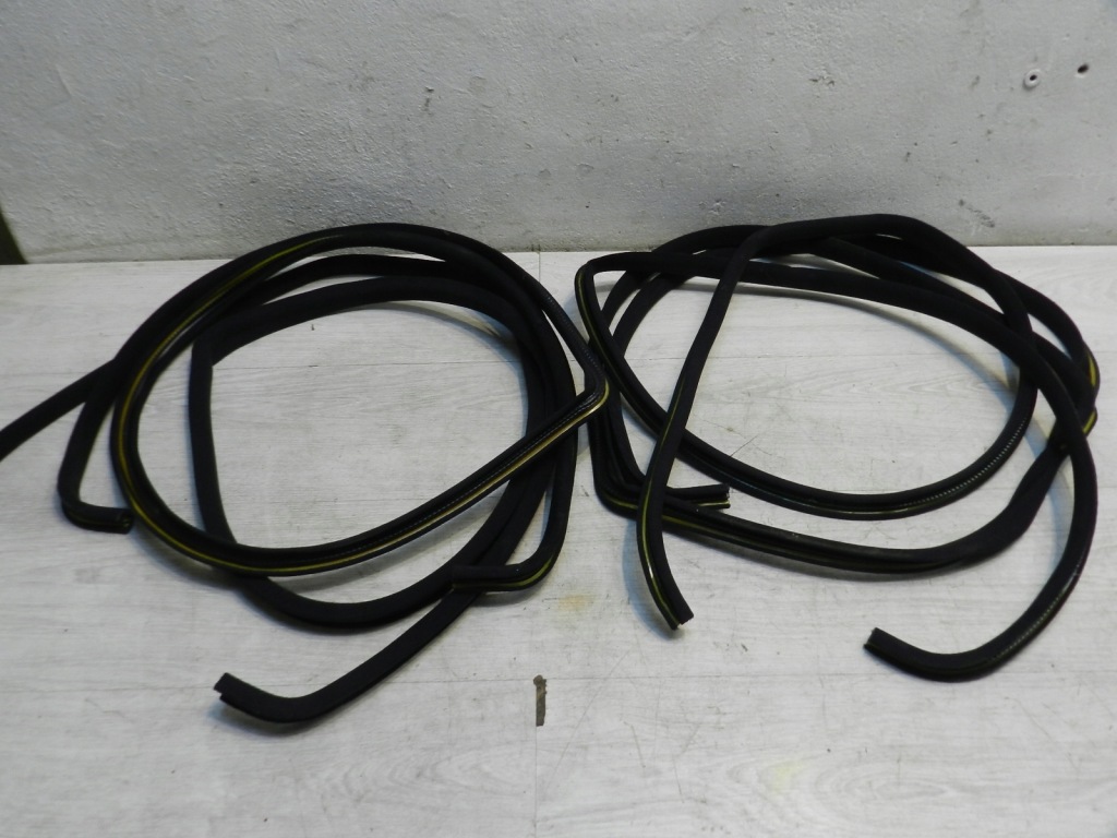 фото №1, Mercedes w201 190 прокладка кузовная дверь