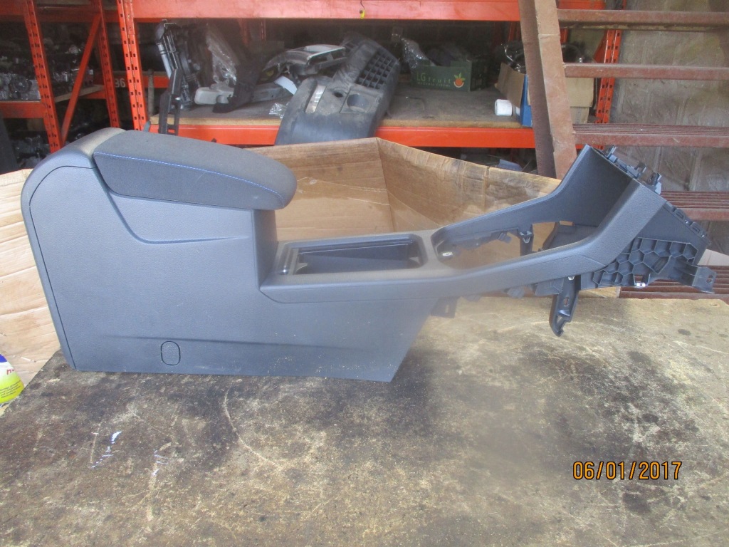 фото №6, Туннель средний подлокотник vw golf sportsvan