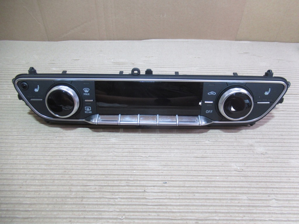 фото №1, Audi q5 80a панель кондиционера 80a820043n